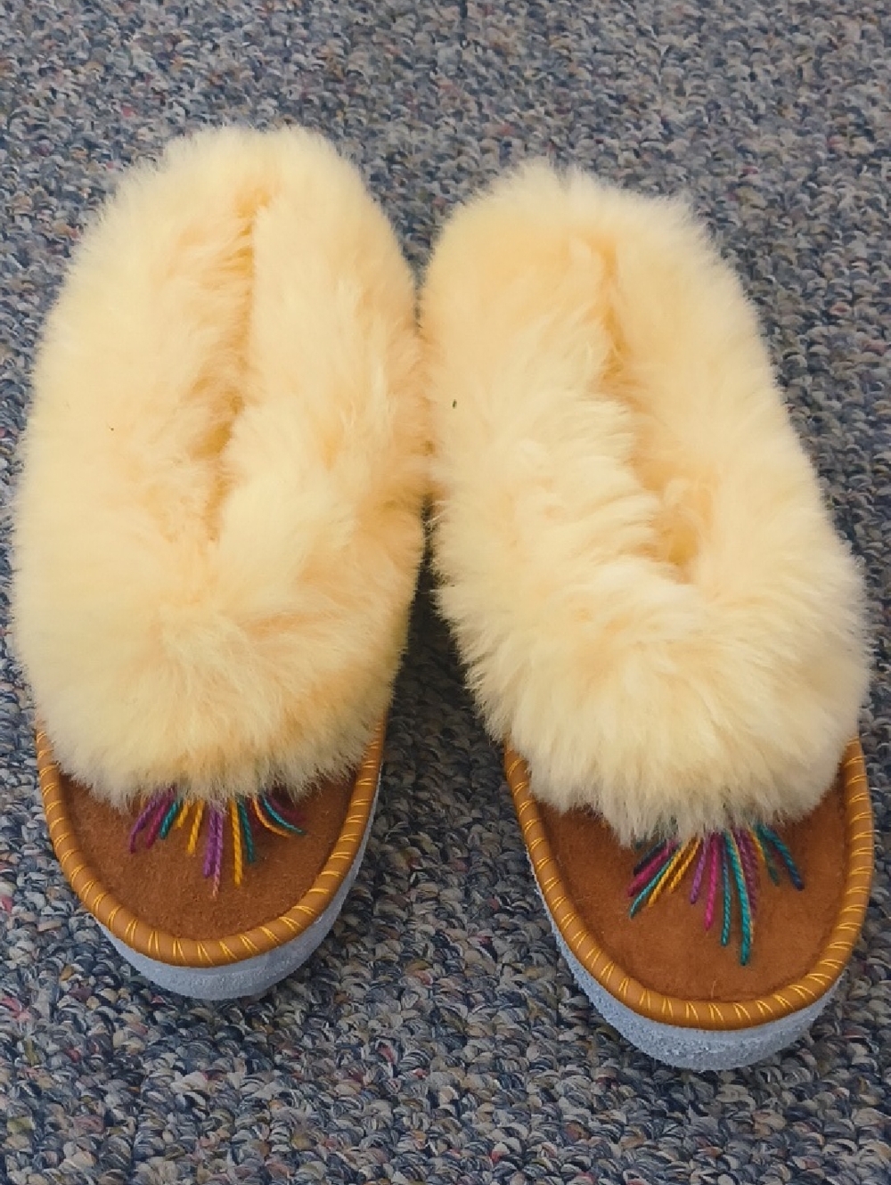 Women’s Cozy Faux Fur Slip-On Slippers - Cream